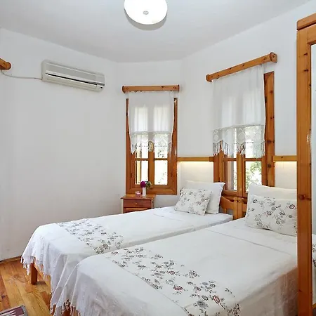 Ξενοδοχείο με διαμερίσματα Vali 4*