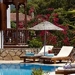 Vali Apartmanhotel 4*