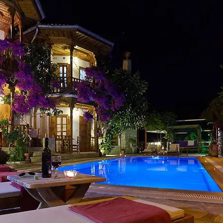 فالي اكياكا