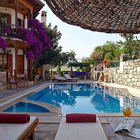 Vali Aparthotel 4*
